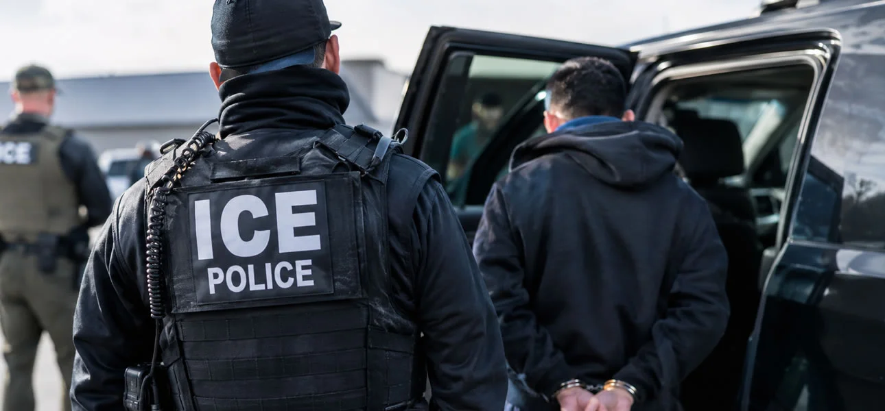 DHS confirma que ICE seguirá arrestando a inmigrantes